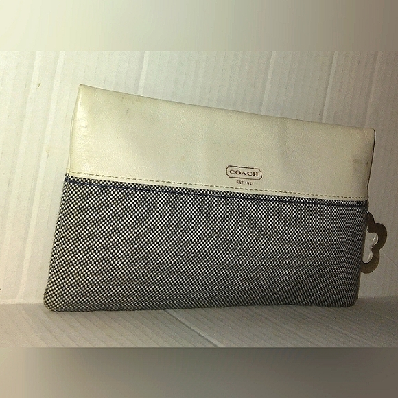 ~Vintage & Rare~COACH "Josie" Large Zip Top Clutch Wristlet & Flower Fob - Picture 7 of 16